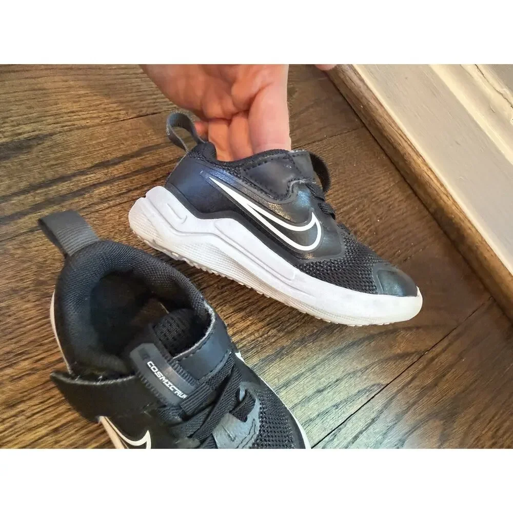 Nike Cosmic Runner Little Kids Sneaker Black Sz 5c
